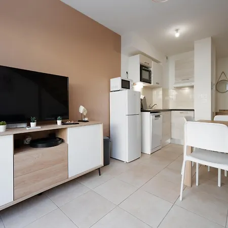 Villa Apt In Serignan, 450m From Beach